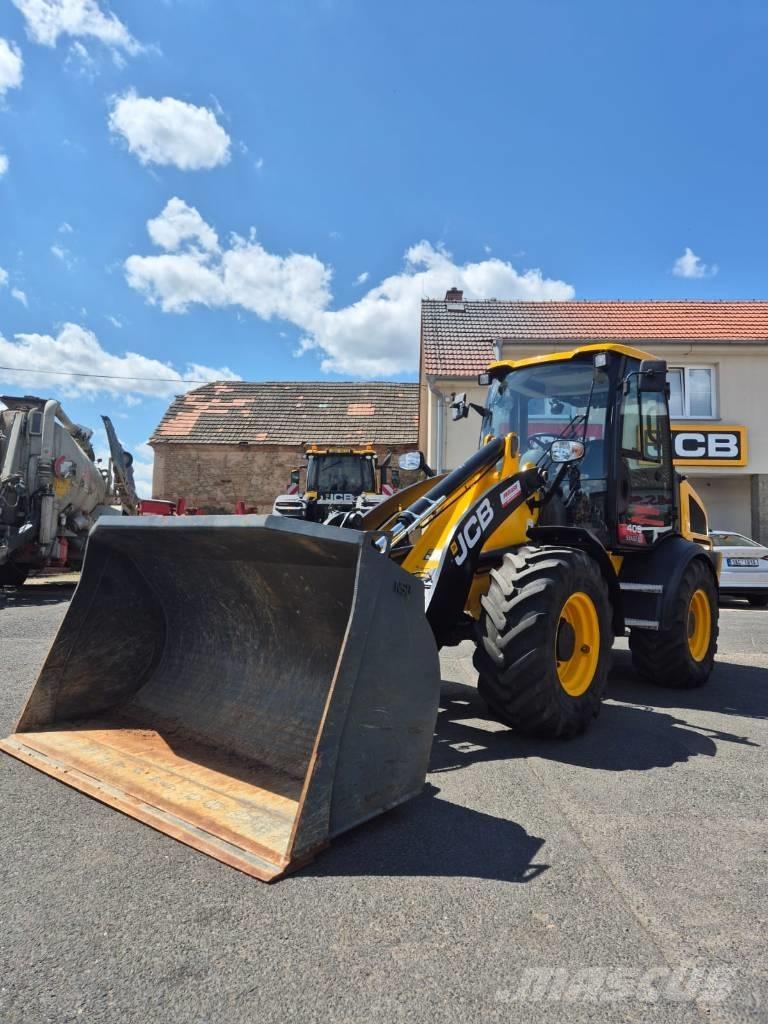 JCB 409 Agri Телескопічний навантажувач