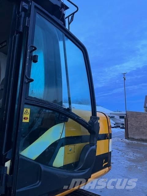 JCB JS 130 Гусеничні екскаватори