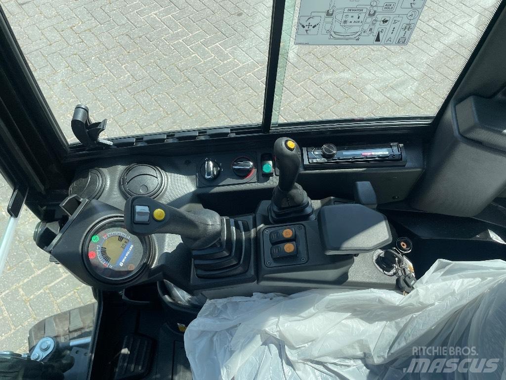 New Holland E19D Багатофункціональне обладнання для вантажних і землекопальних робіт