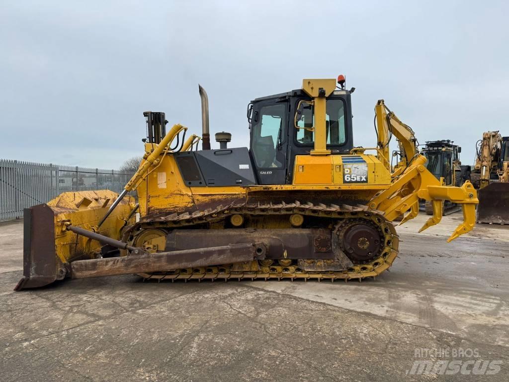 Komatsu D65EX-15 Гусеничні бульдозери