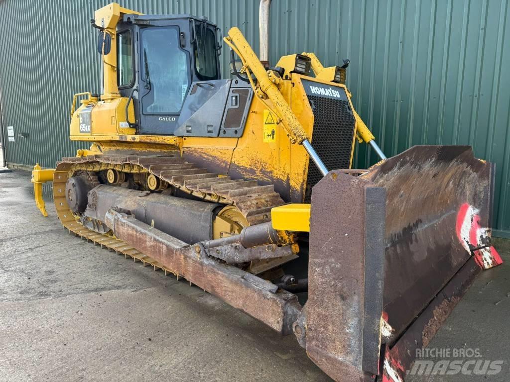 Komatsu D65EX-15 Гусеничні бульдозери