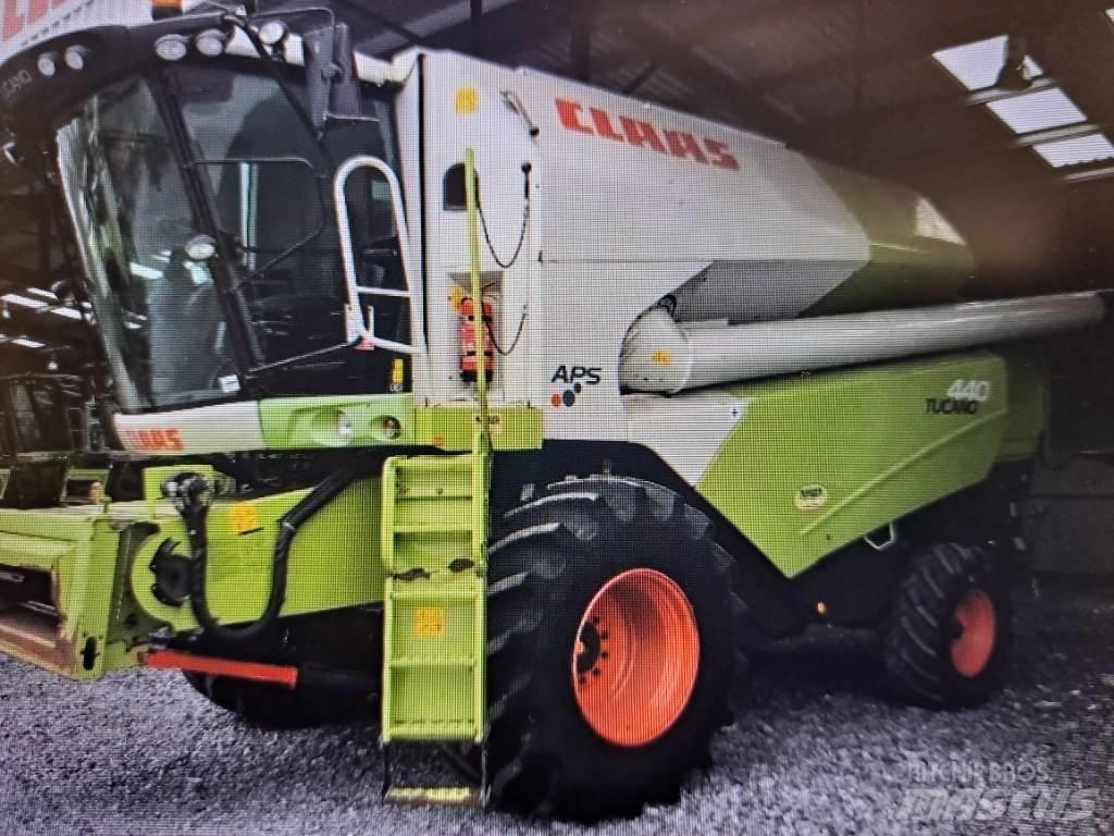 CLAAS Tucano 440 Зернозбиральні комбайни