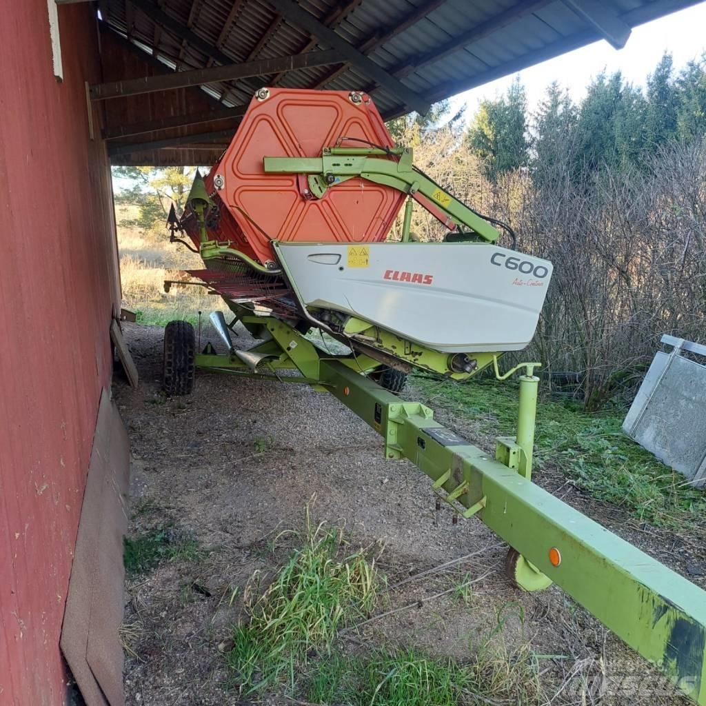 CLAAS Tucano 440 Зернозбиральні комбайни