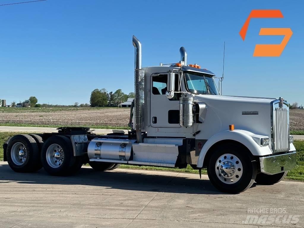 Kenworth W900 Тягачі