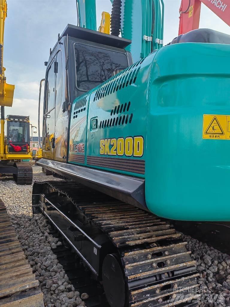 Kobelco SK 200D Середні екскаватори 7т. - 12т.