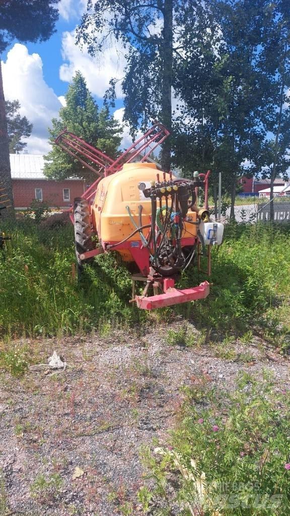 Junkkari 2300/12 Причіпні обприскувачі