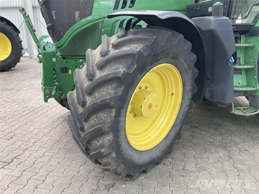 John Deere 6195R Трактори