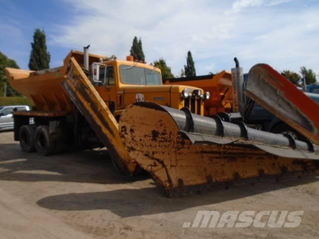 International 5070 Снігоочищувальні ножі та плуги