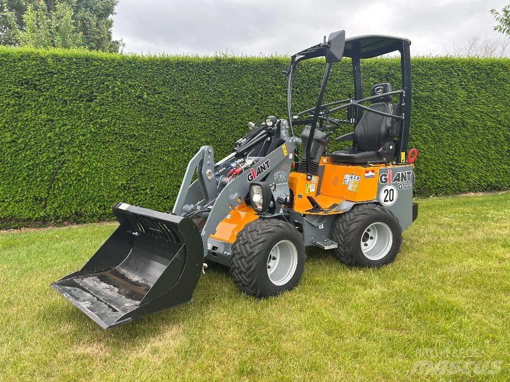 GiANT G 1200 Малі навантажувачі