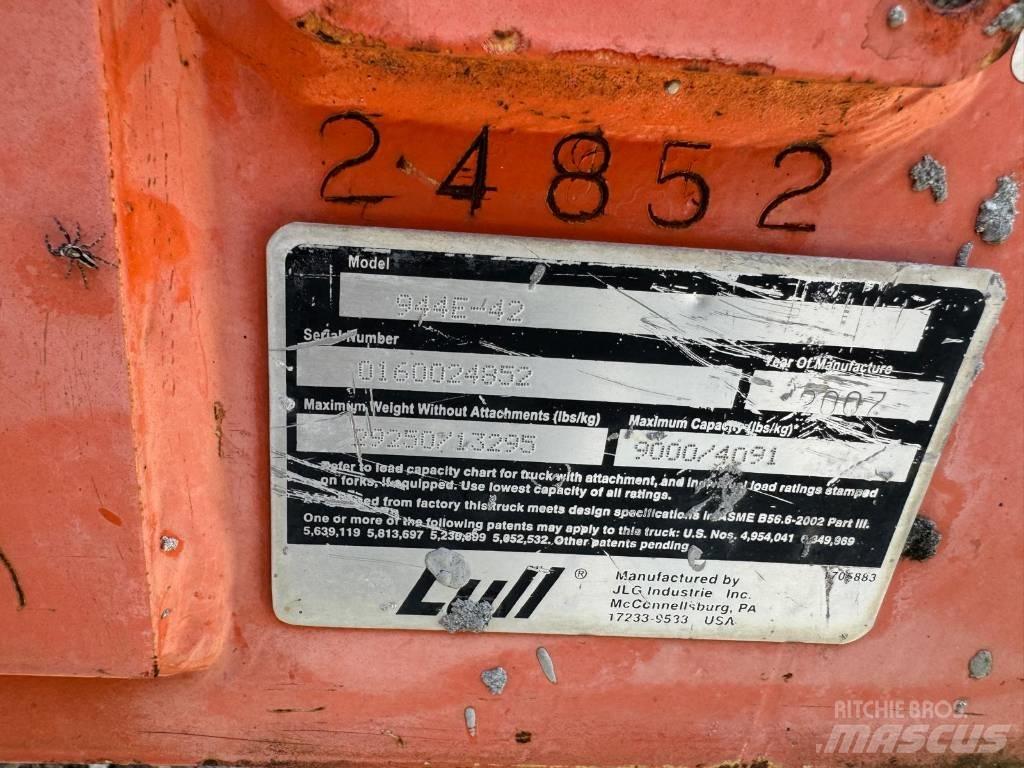 JLG 944 E-42 Телескопічні навантажувачі