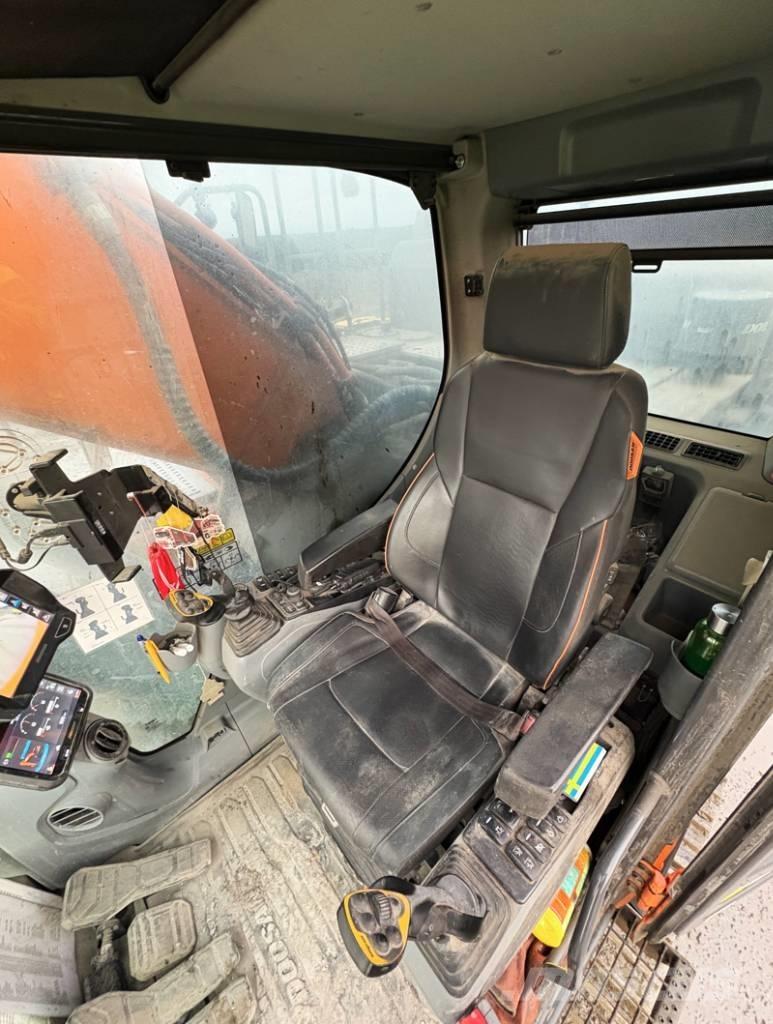 Develon DX 300 LC-7 Гусеничні екскаватори