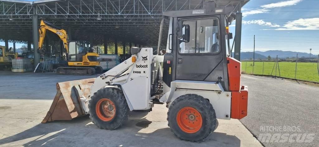 Bobcat 2400 Фронтальні навантажувачі