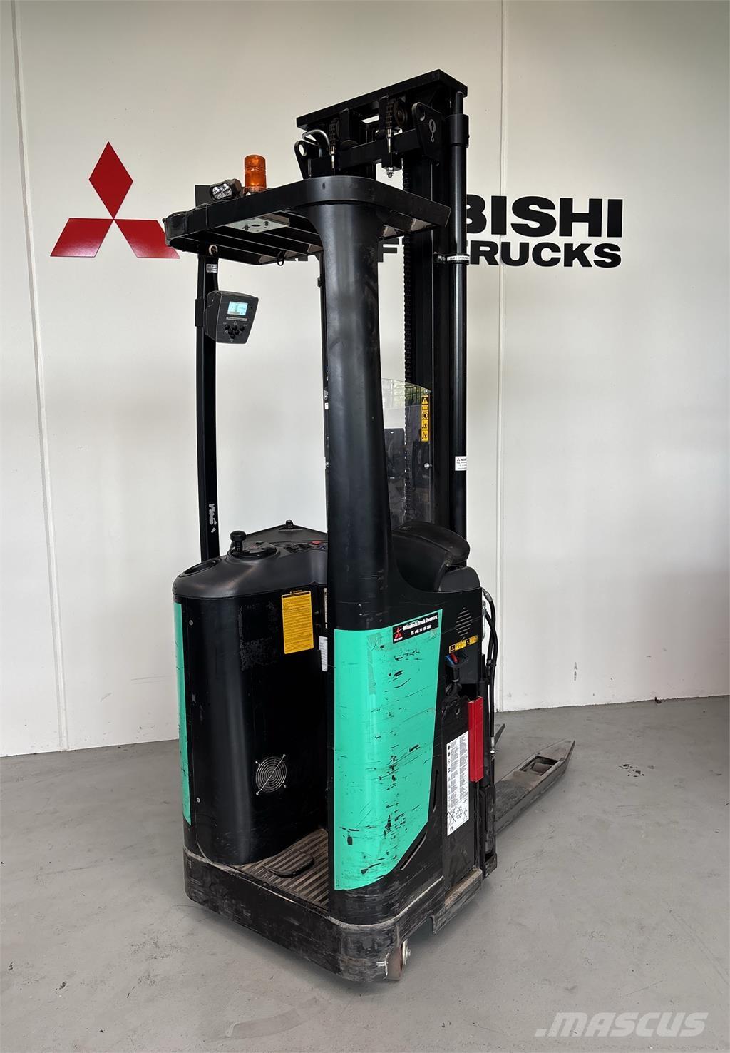 Mitsubishi SBR16N Самохідні електроштабелери