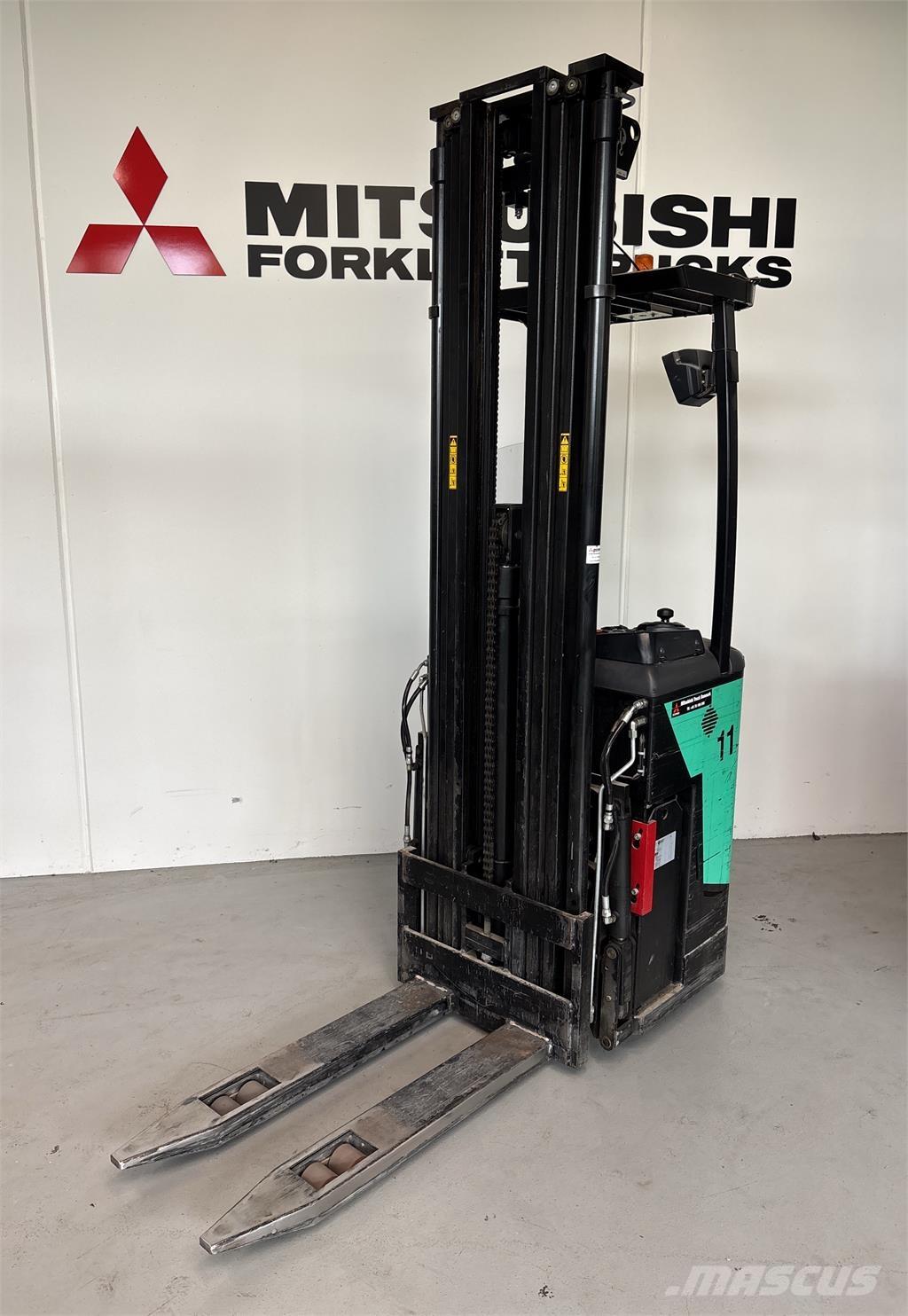 Mitsubishi SBR16N Самохідні електроштабелери