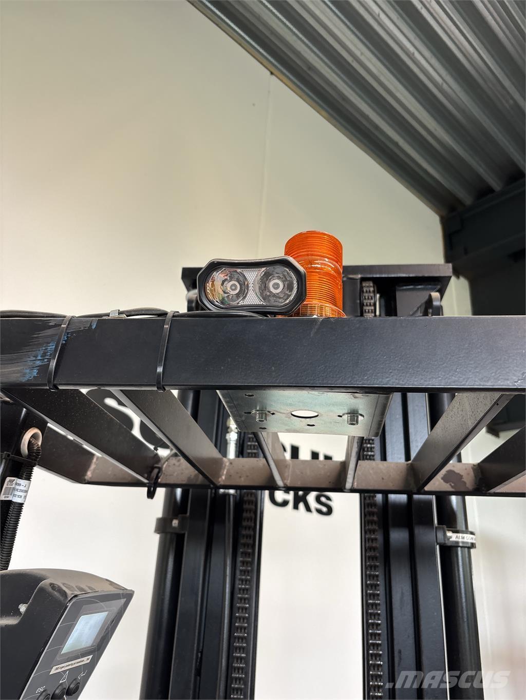 Mitsubishi SBR16N Самохідні електроштабелери