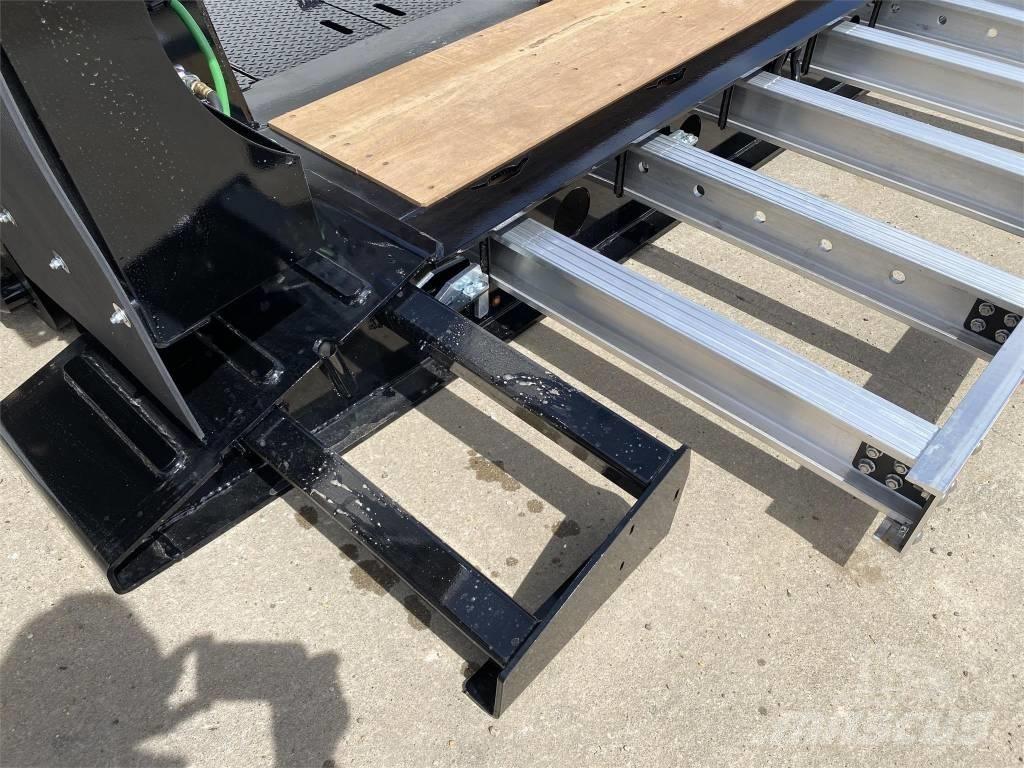 Jet TRI AXLE DETACH Низькорамні причепи