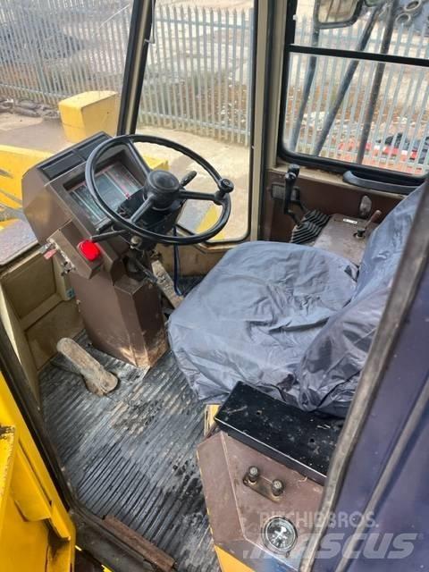 Komatsu WA 600-1 Фронтальні навантажувачі