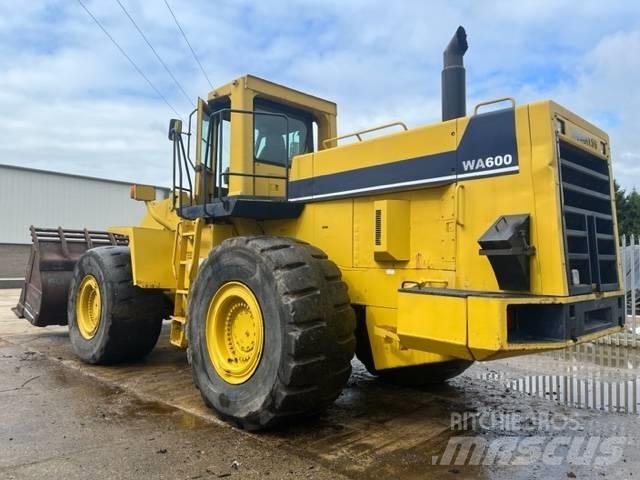 Komatsu WA 600-1 Фронтальні навантажувачі