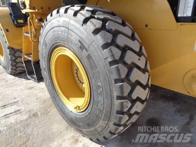 CAT 926M Фронтальні навантажувачі