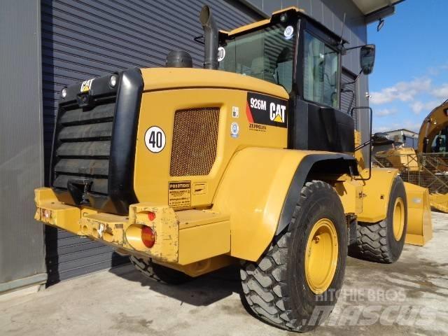 CAT 926M Фронтальні навантажувачі