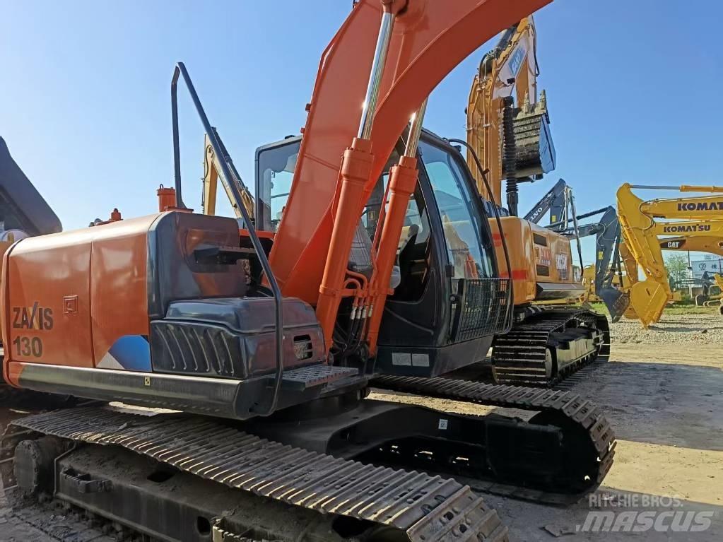 Hitachi ZX130-5A Гусеничні екскаватори
