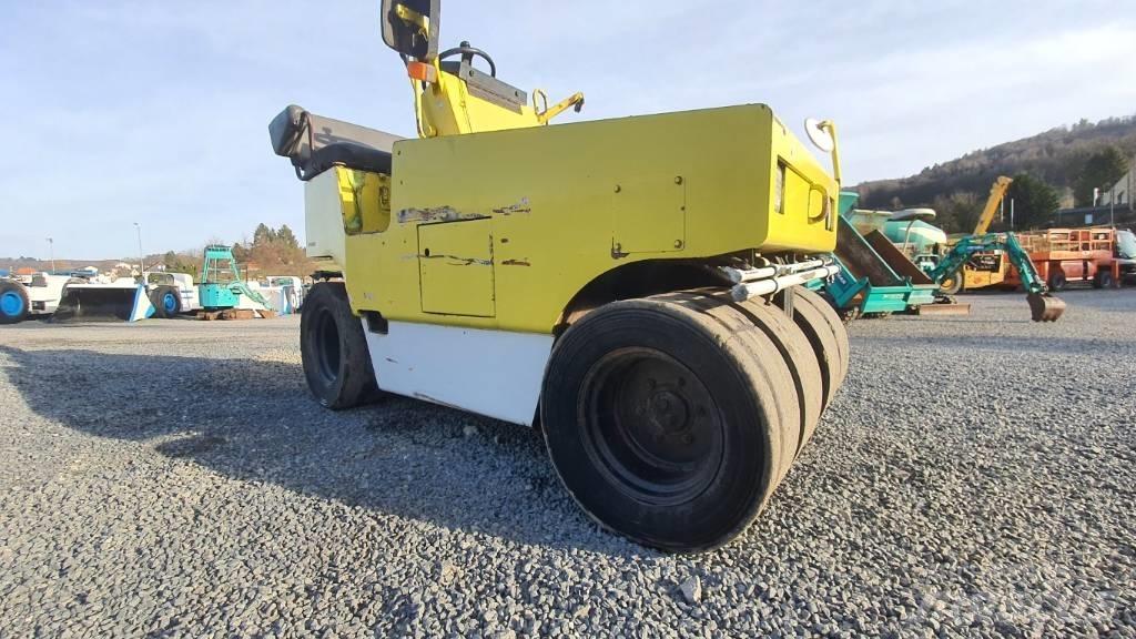 Sakai TS 160 Пневматичні катки