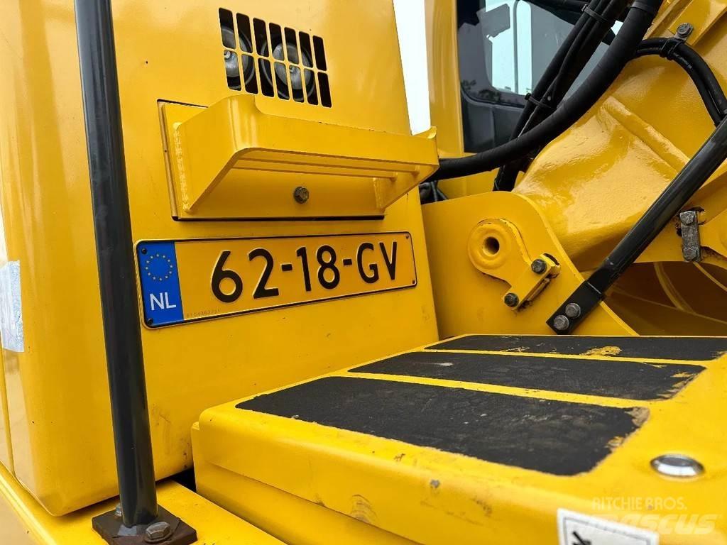 Komatsu PW160-8 Колісні екскаватори