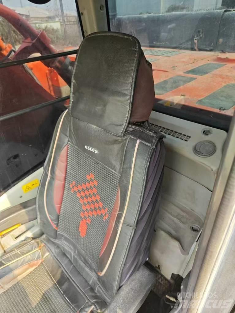 Hitachi 470 Гусеничні екскаватори