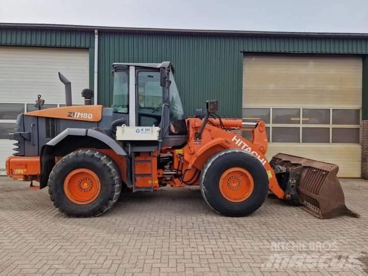 Hitachi ZW 180 Фронтальні навантажувачі
