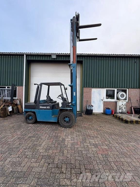 Nissan fd50 Дизельні навантажувачі