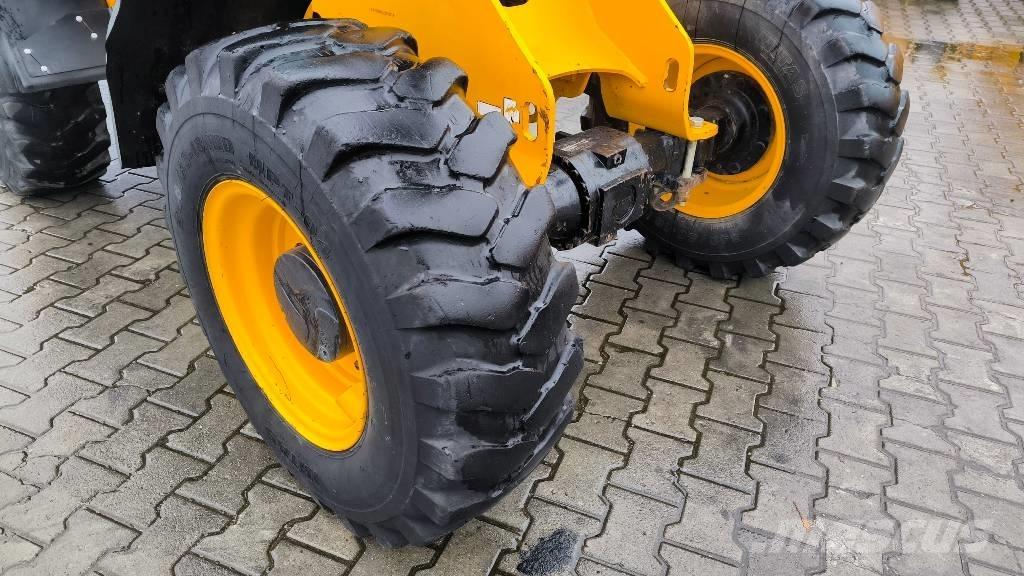 JCB 406 Фронтальні навантажувачі