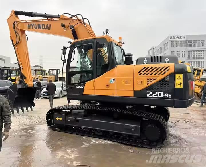 Hyundai R220-9S Гусеничні екскаватори