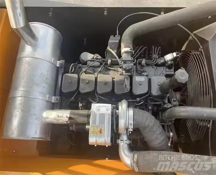 Hyundai R220-9S Гусеничні екскаватори