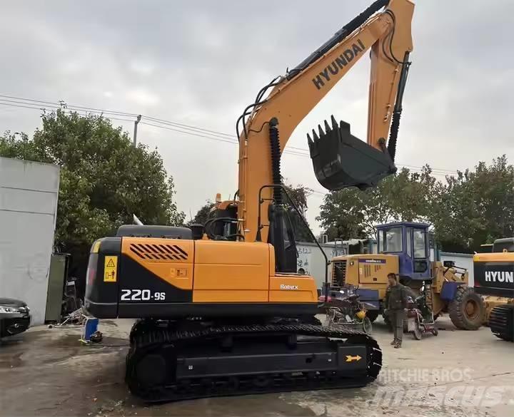 Hyundai R220-9S Гусеничні екскаватори
