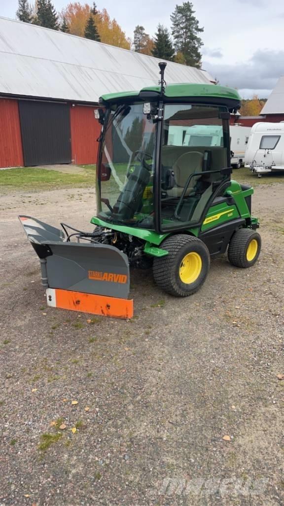 John Deere 1585 Самохідні газонокосарки