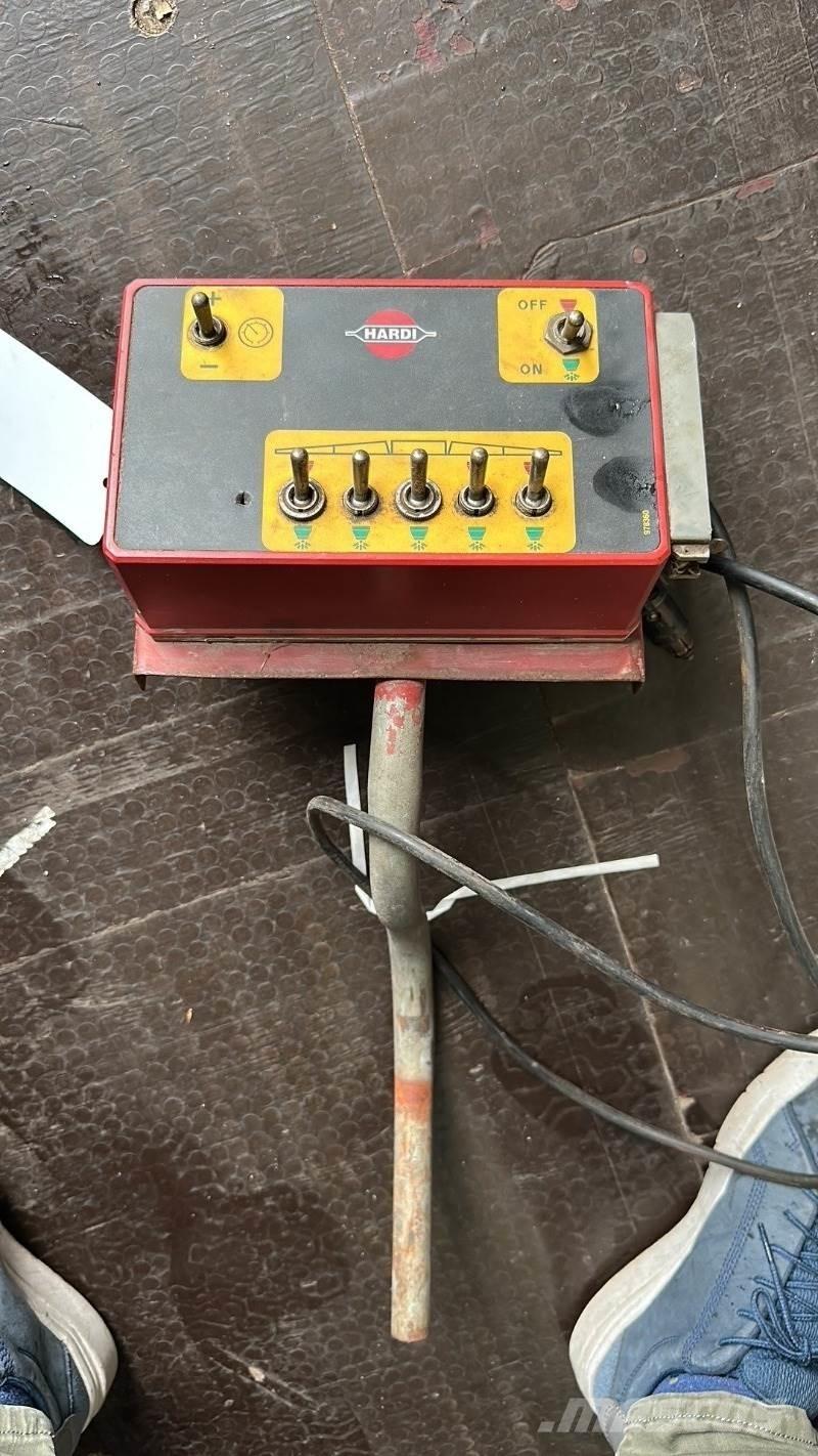 Hardi TZY 2400 Причіпні обприскувачі