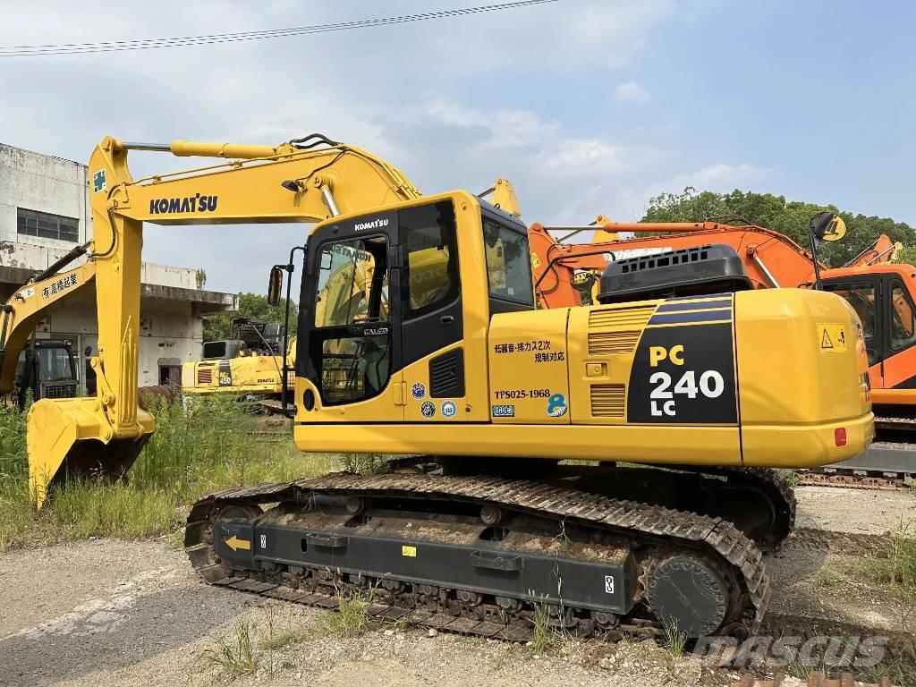 Komatsu PC240-8 Гусеничні екскаватори