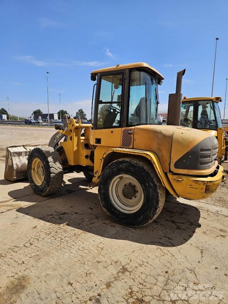 Volvo L 40 Фронтальні навантажувачі