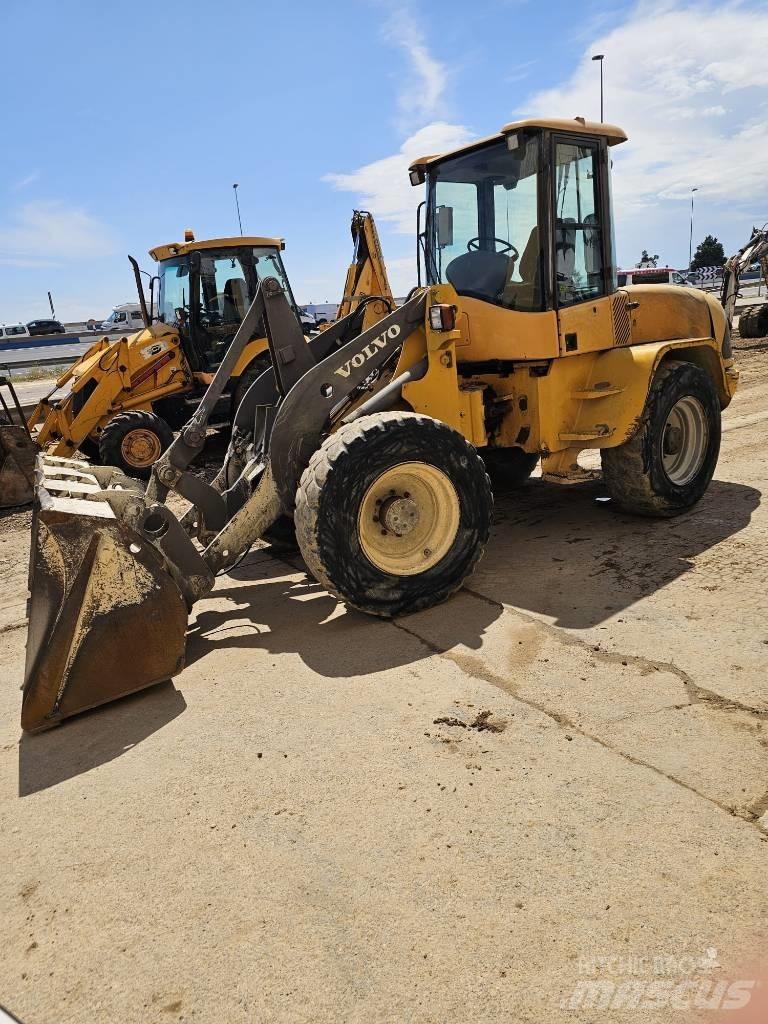 Volvo L 40 Фронтальні навантажувачі
