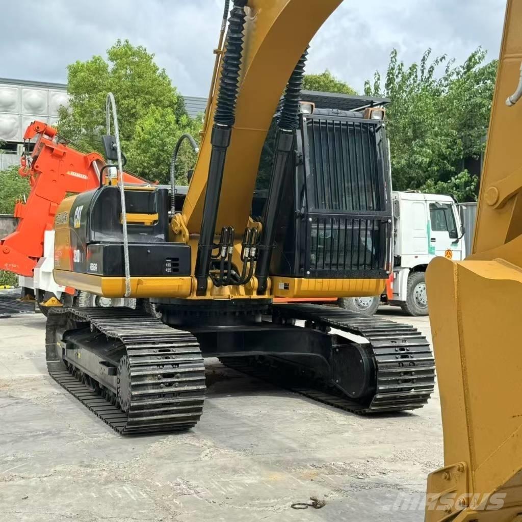 CAT 320 D Гусеничні екскаватори