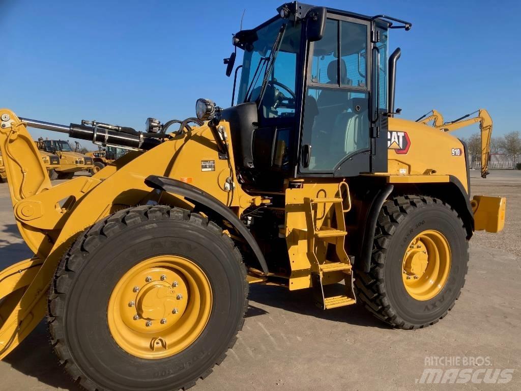 CAT 910 Фронтальні навантажувачі