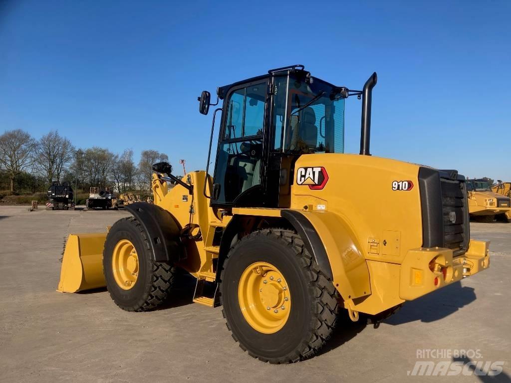 CAT 910 Фронтальні навантажувачі