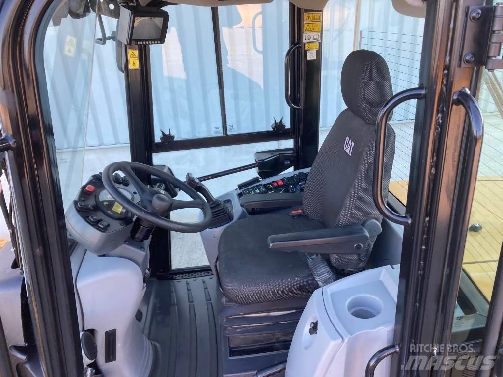 CAT 910 Фронтальні навантажувачі