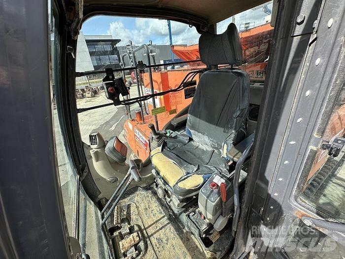 Hitachi EG70R Гусеничні самоскиди