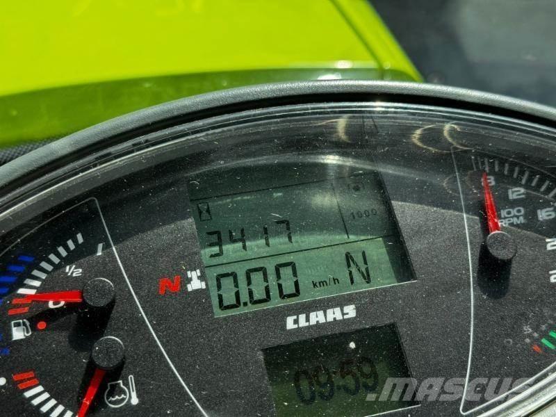 CLAAS AXION 830 Трактори