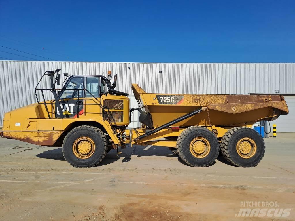 CAT 725C2 Зчленовані самоскиди