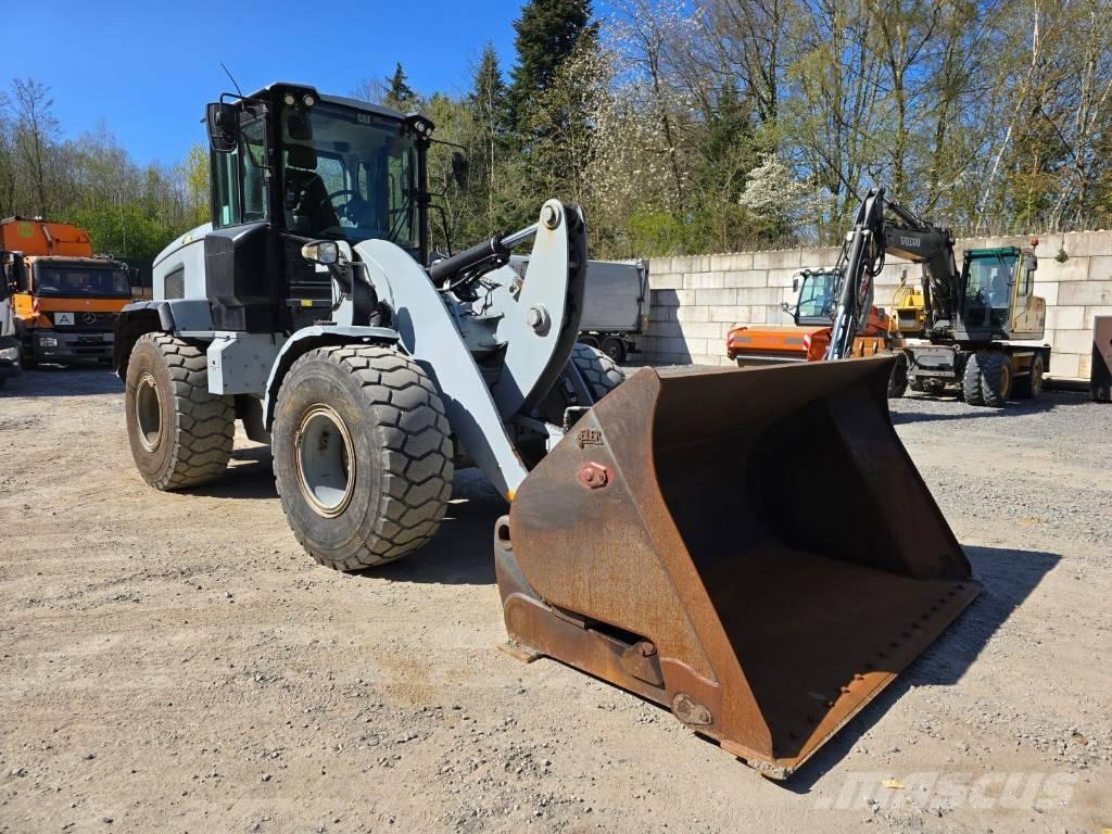 CAT 926M Фронтальні навантажувачі