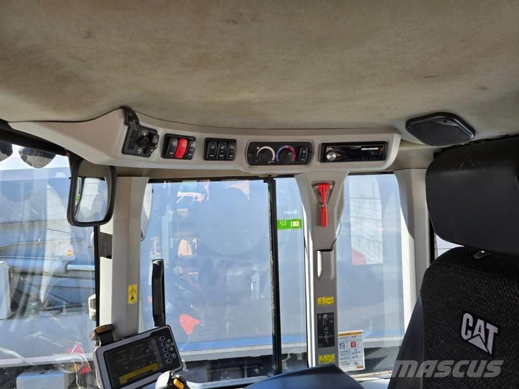 CAT 926M Фронтальні навантажувачі