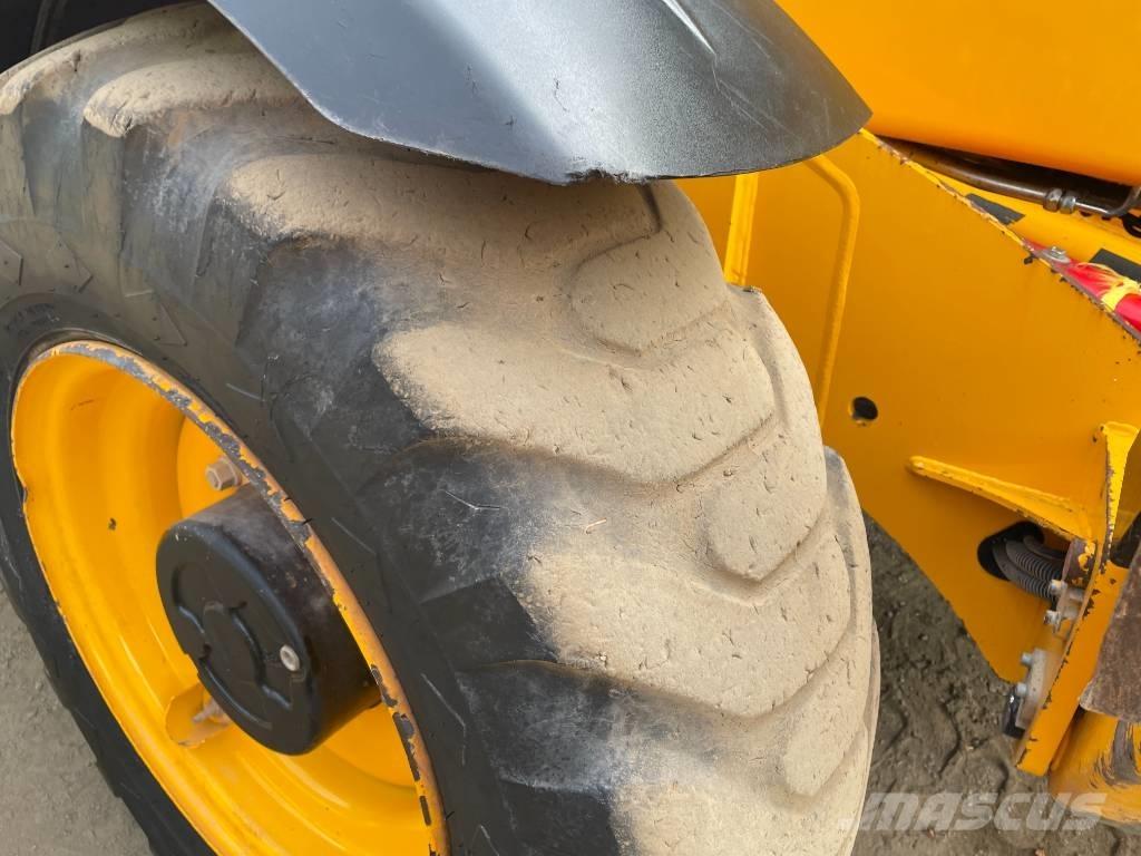 JCB 540-140 Телескопічні навантажувачі