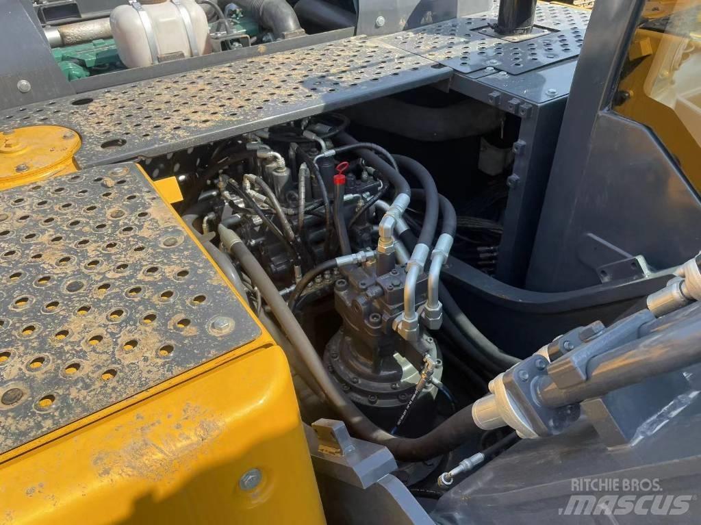 Volvo EC 220 Гусеничні екскаватори